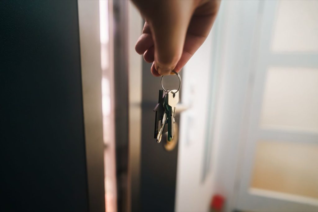 Airbnb ou Booking.com : quel choix pour la location courte durée