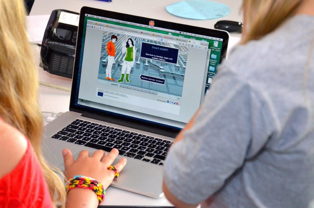 Airbnb ou Booking.com : choisir pour une location de court séjour