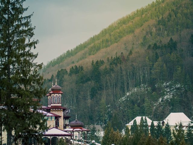 Évitez les pièges du tourisme de masse avec ces astuces essentielles